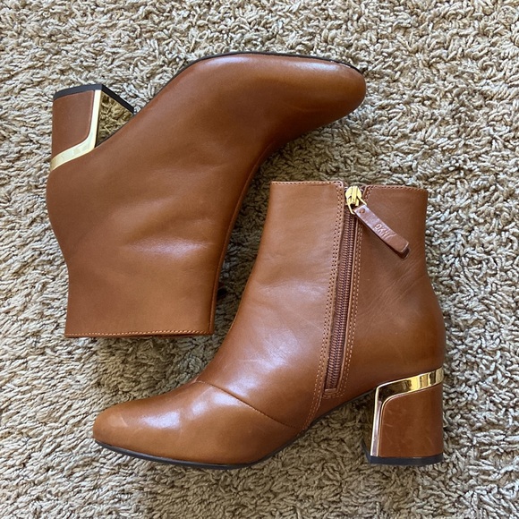 DKNY brown booties with gold detail - Picture 2 of 8